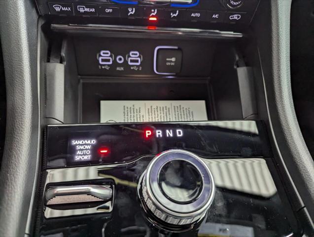 Photo of 2025 Diamond Black Crystal Pearlcoat Jeep Grand Cherokee L