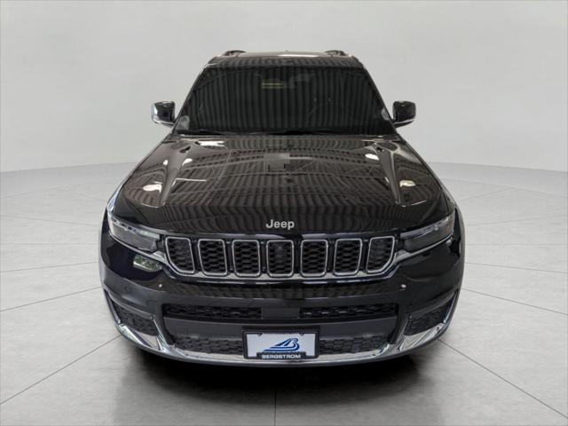 Photo of 2025 Diamond Black Crystal Pearlcoat Jeep Grand Cherokee L