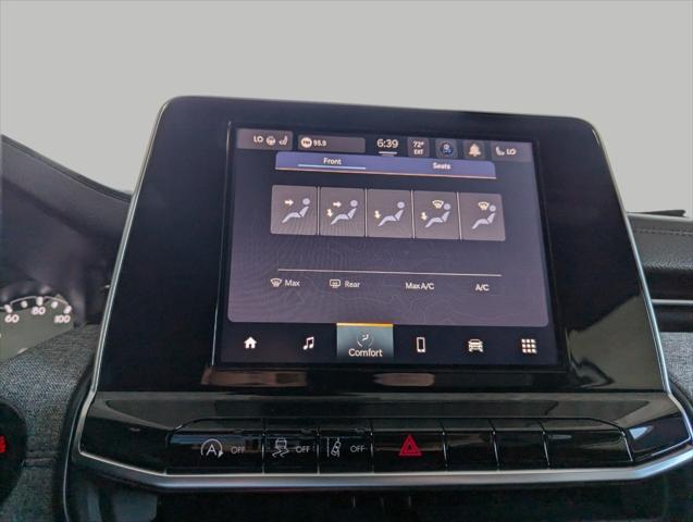 Photo of 2025 WHITE Jeep Compass