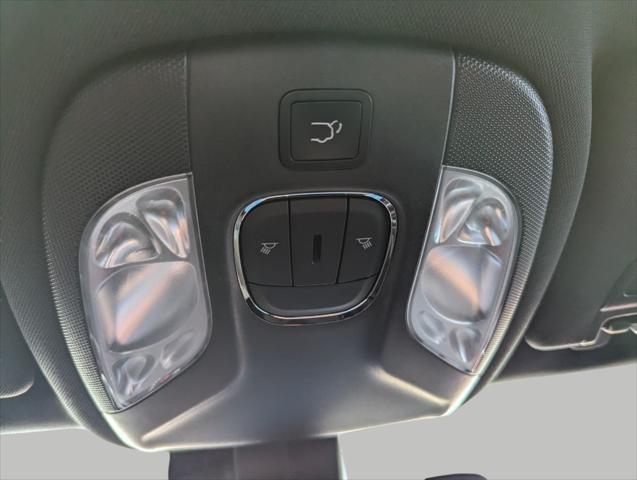 Photo of 2025 WHITE Jeep Compass