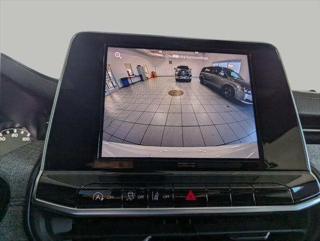 Photo of 2025 WHITE Jeep Compass