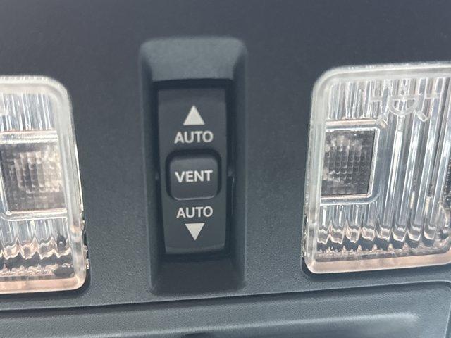 Photo of 2016 Brilliant Black Crystal Pearlcoat RAM 1500