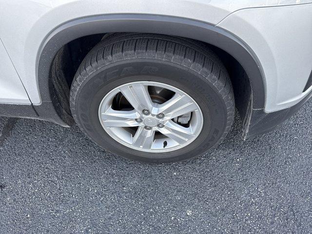 Photo of 2016 Silver Ice Metallic Chevrolet Trax