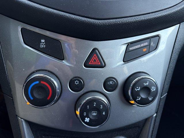 Photo of 2016 Silver Ice Metallic Chevrolet Trax