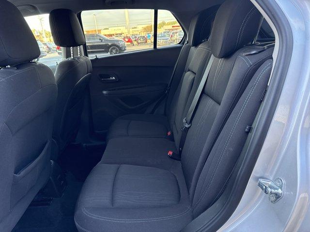 Photo of 2016 Silver Ice Metallic Chevrolet Trax