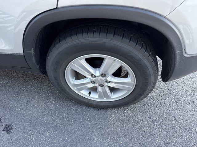 Photo of 2016 Silver Ice Metallic Chevrolet Trax