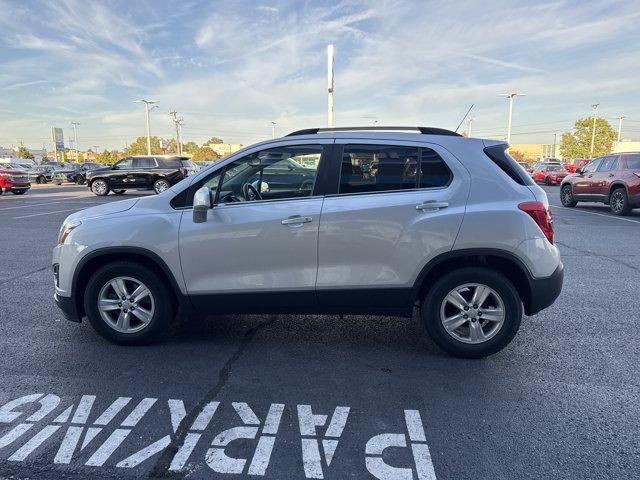 Photo of 2016 Silver Ice Metallic Chevrolet Trax