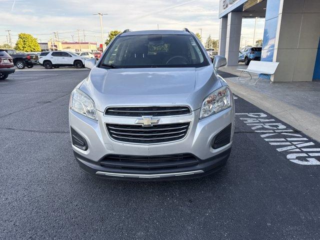 Photo of 2016 Silver Ice Metallic Chevrolet Trax
