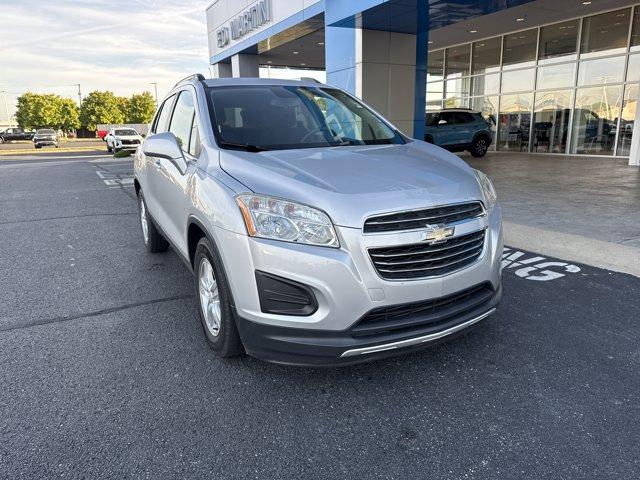 Photo of 2016 Silver Ice Metallic Chevrolet Trax