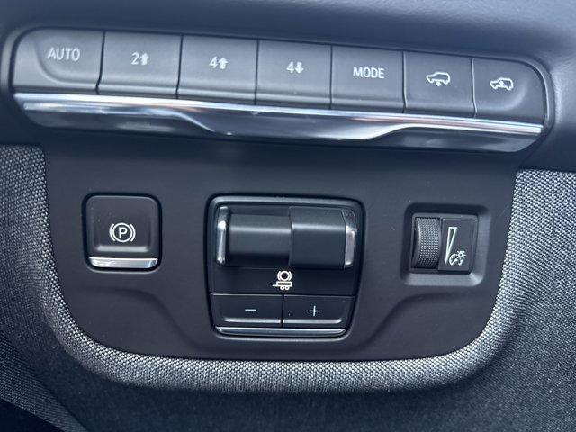 Photo of 2025 Crystal White Tricoat Cadillac Escalade
