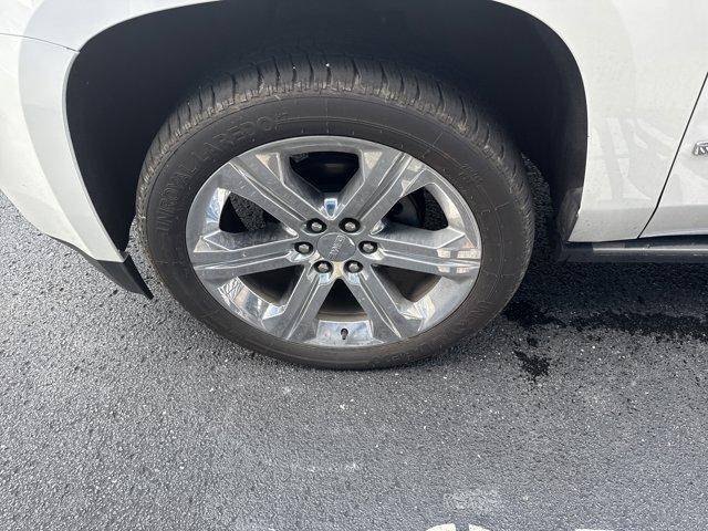 Photo of 2019 White Frost Tricoat GMC Yukon
