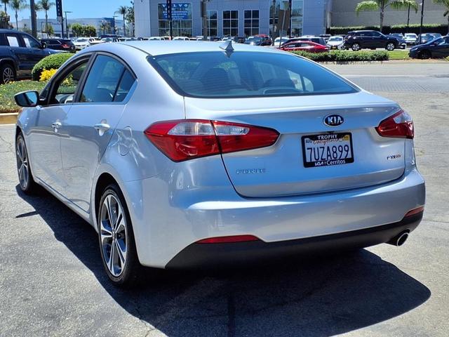 Photo of 2016 Silky Silver Kia Forte