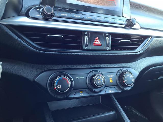 Photo of 2023 Snow White Pearl Kia Forte