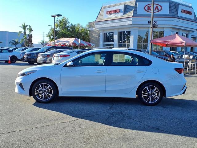 Photo of 2023 Snow White Pearl Kia Forte