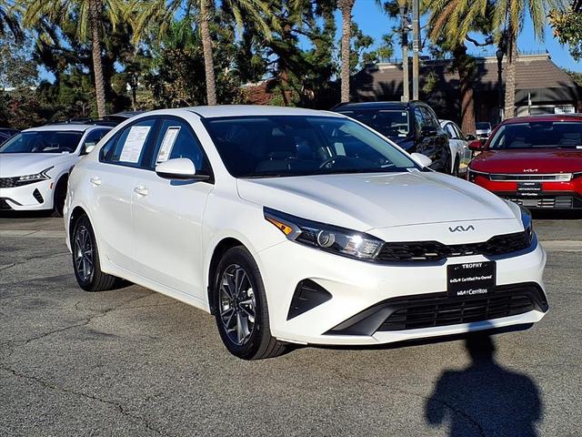 Photo of 2023 Snow White Pearl Kia Forte