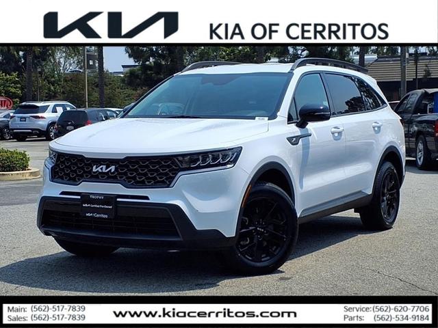 Photo of 2022 Glacial White Pearl Kia Sorento