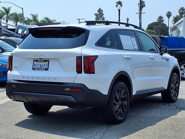 Photo of 2022 Glacial White Pearl Kia Sorento