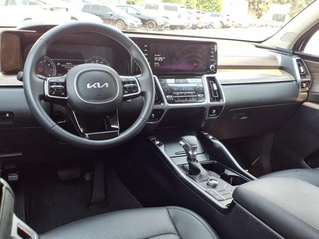 Photo of 2022 Glacial White Pearl Kia Sorento
