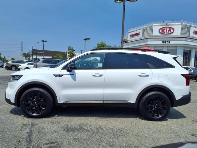 Photo of 2022 Glacial White Pearl Kia Sorento