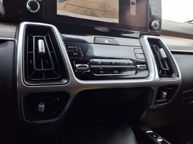 Photo of 2022 Glacial White Pearl Kia Sorento