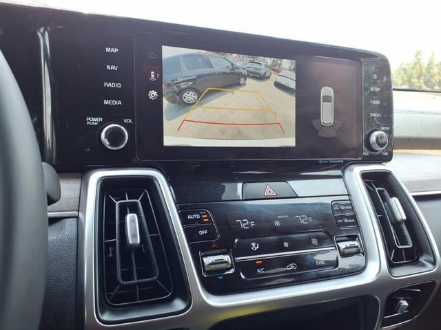 Photo of 2022 Glacial White Pearl Kia Sorento
