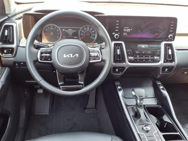 Photo of 2022 Glacial White Pearl Kia Sorento