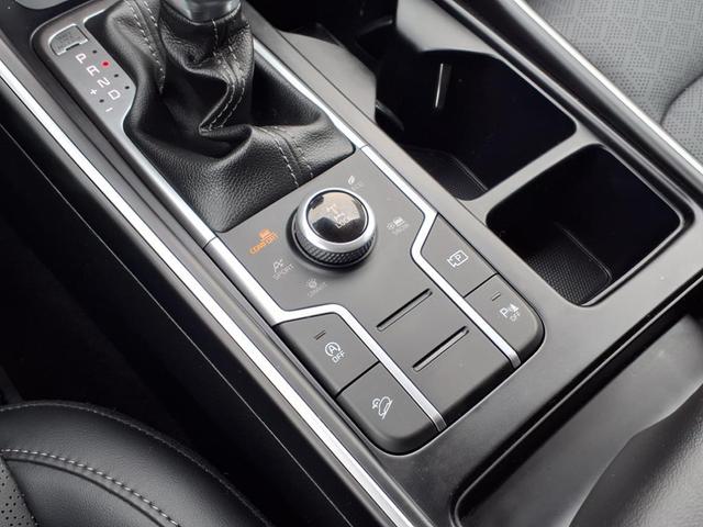 Photo of 2022 Glacial White Pearl Kia Sorento