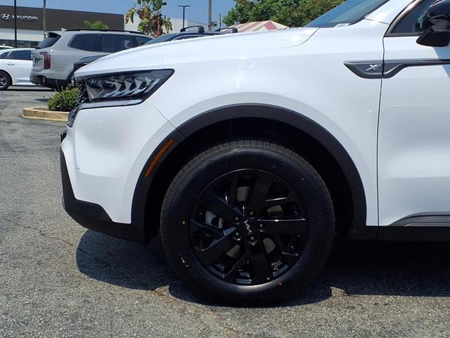 Photo of 2022 Glacial White Pearl Kia Sorento