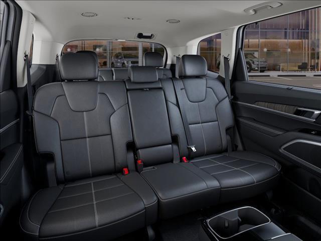 Photo of 2025 Glacial White Pearl Kia Telluride