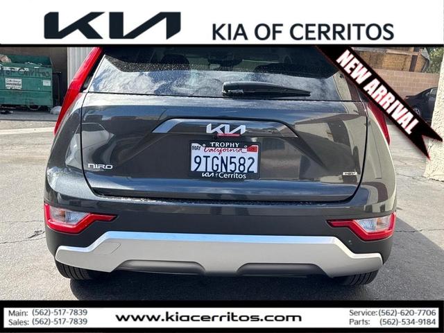 Photo of 2025 Interstellar Gray Kia Niro