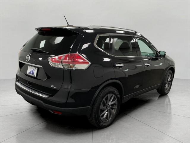 Photo of 2016 Magnetic Black Nissan Rogue
