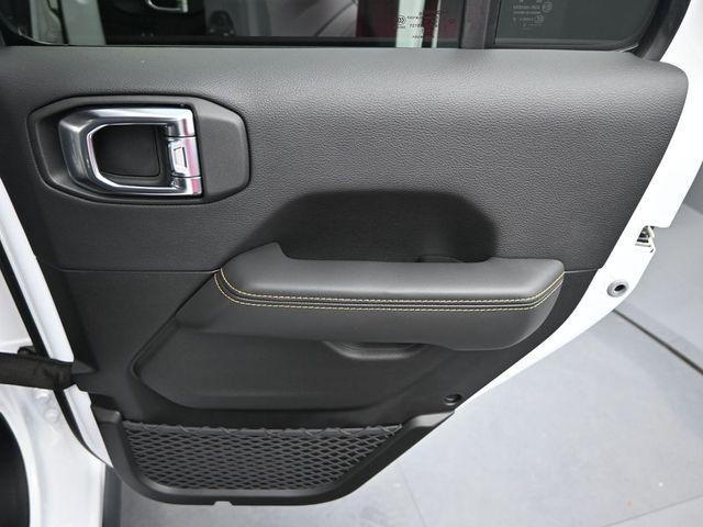 Photo of 2025 Bright White Clearcoat Jeep Wrangler