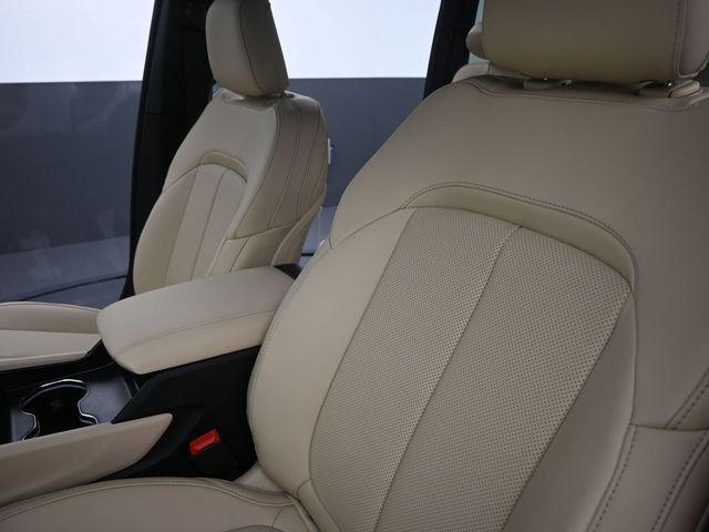Photo of 2025 Bright White Clearcoat Jeep Grand Cherokee