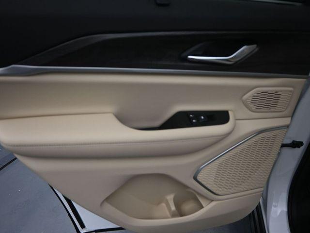 Photo of 2025 Bright White Clearcoat Jeep Grand Cherokee