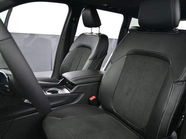 Photo of 2025 Bright White Clearcoat Jeep Grand Cherokee