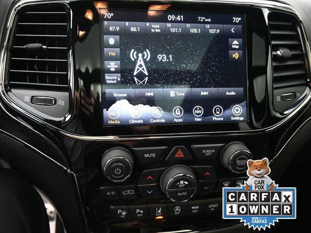 Photo of 2021 Diamond Black Crystal Pearlcoat Jeep Grand Cherokee