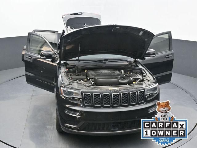 Photo of 2021 Diamond Black Crystal Pearlcoat Jeep Grand Cherokee