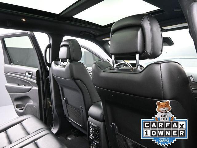 Photo of 2021 Diamond Black Crystal Pearlcoat Jeep Grand Cherokee
