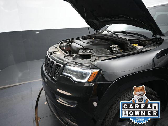 Photo of 2021 Diamond Black Crystal Pearlcoat Jeep Grand Cherokee