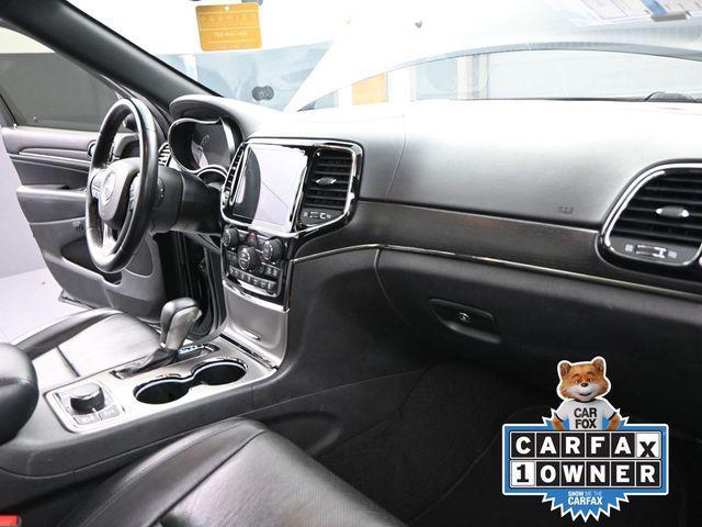 Photo of 2021 Diamond Black Crystal Pearlcoat Jeep Grand Cherokee