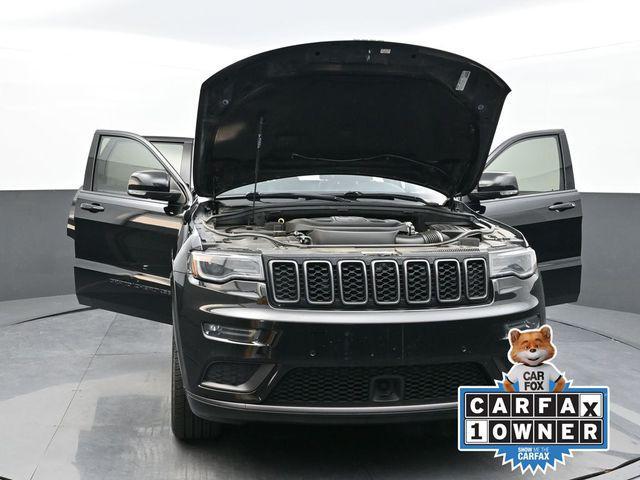 Photo of 2021 Diamond Black Crystal Pearlcoat Jeep Grand Cherokee