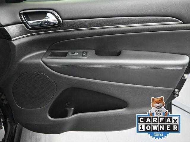 Photo of 2021 Diamond Black Crystal Pearlcoat Jeep Grand Cherokee