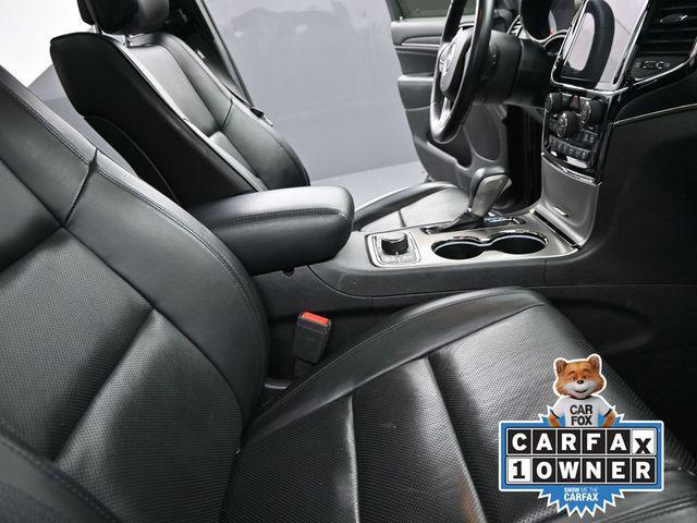 Photo of 2021 Diamond Black Crystal Pearlcoat Jeep Grand Cherokee