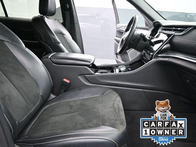 Photo of 2021 Silver Zynith Jeep Grand Cherokee L