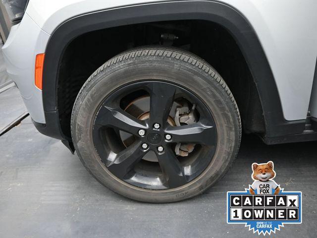 Photo of 2021 Silver Zynith Jeep Grand Cherokee L