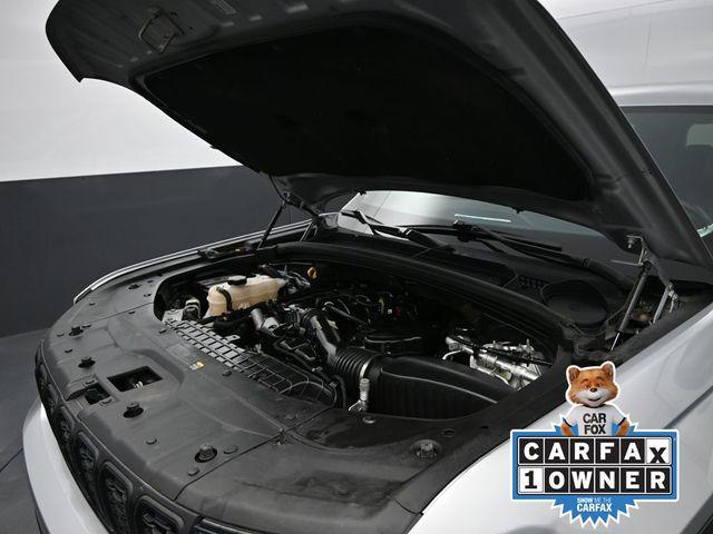 Photo of 2021 Silver Zynith Jeep Grand Cherokee L