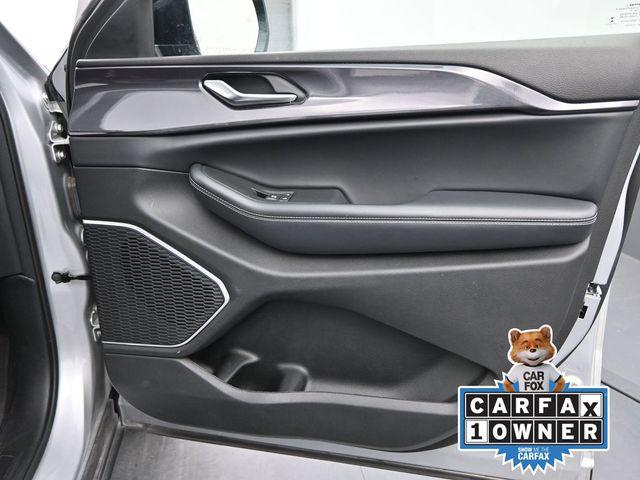 Photo of 2021 Silver Zynith Jeep Grand Cherokee L