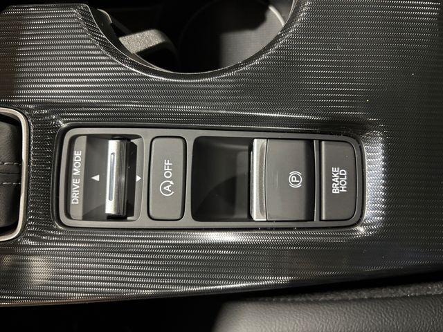 Photo of 2025 Platinum White Pearl Honda Civic