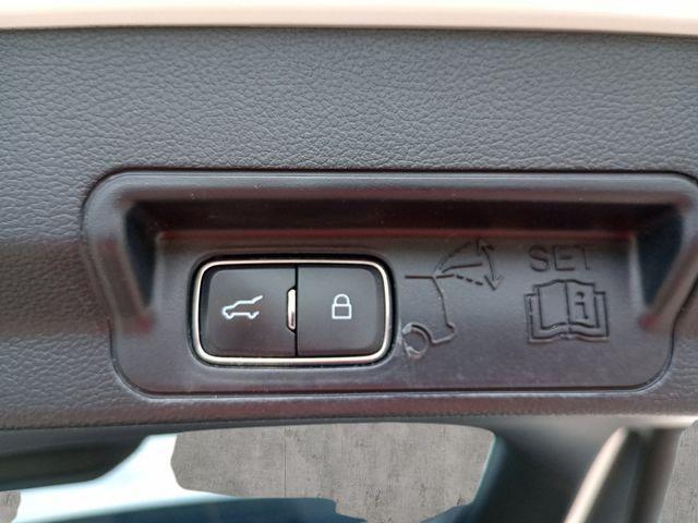 Photo of 2021 Oxford White Ford Explorer