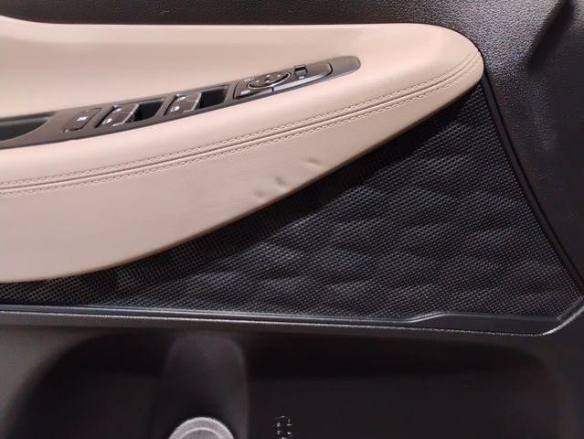 Photo of 2020 Quartz White Hyundai SANTA FE